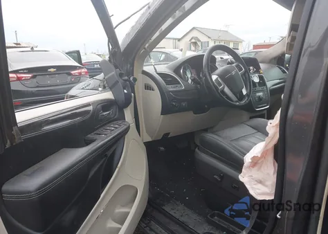 2016 Chrysler Town & Country Touring from USA, damaged, VIN 2C4RC1BG9GR175331